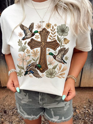 Full Size Mallard Cross Floral Graphic Casual T Shirt Plus Size
